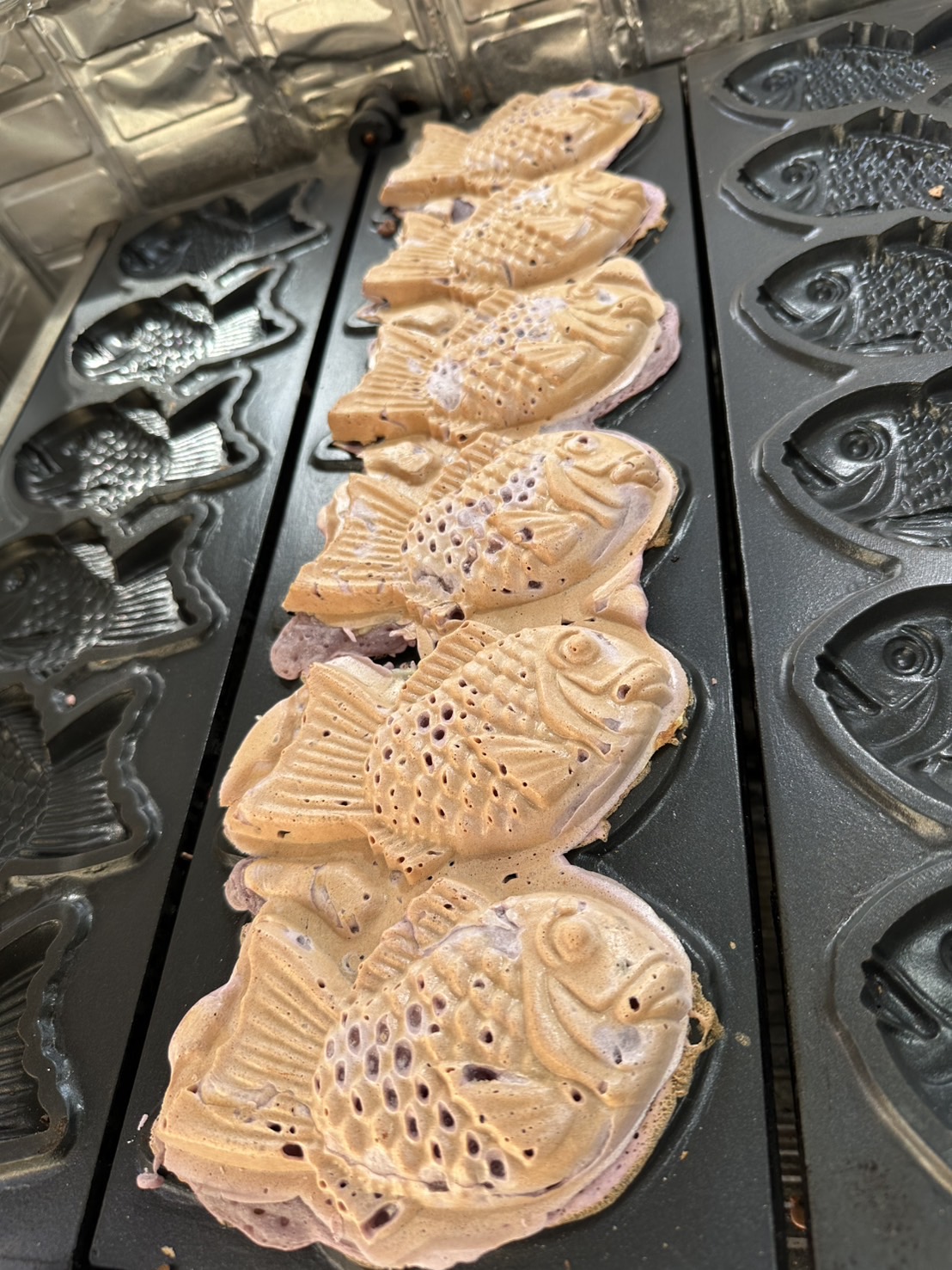 藤色のバリバリもちもちたい焼き