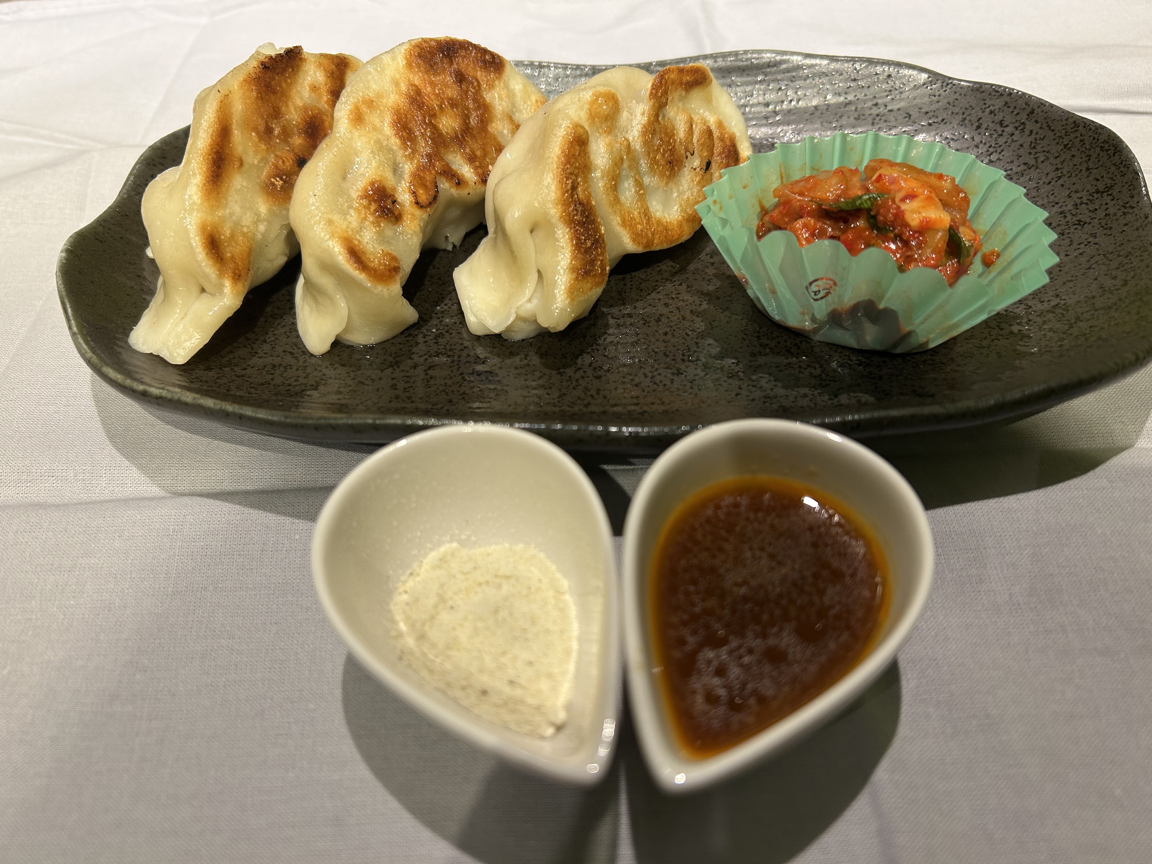 餃子、キムチチャーハン、ドリンク、アルコール類
