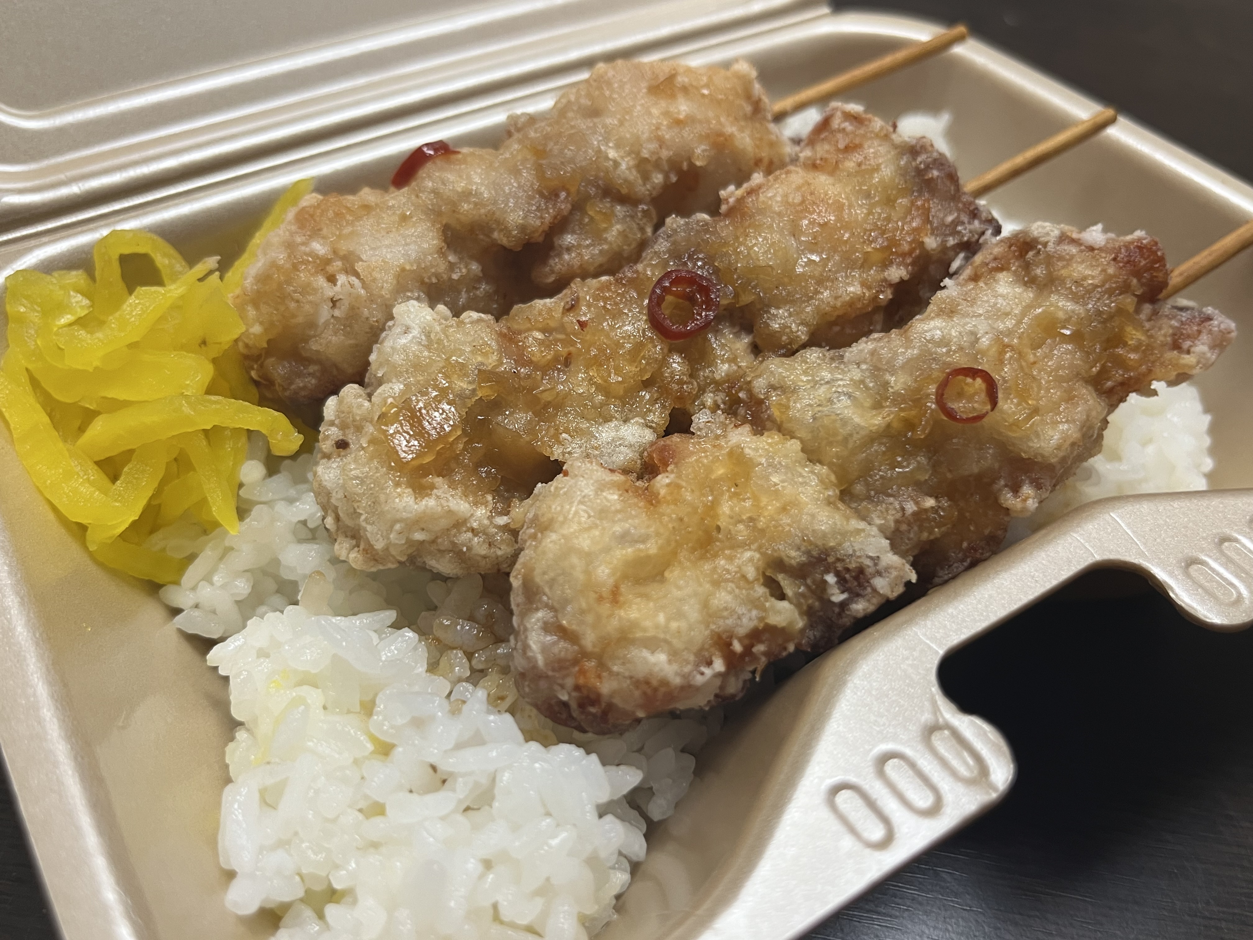 鶏もも串から弁当、鶏むね串カツ弁当